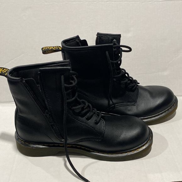 Dr. Martens women’s black combat bootss - Picture 3 of 5